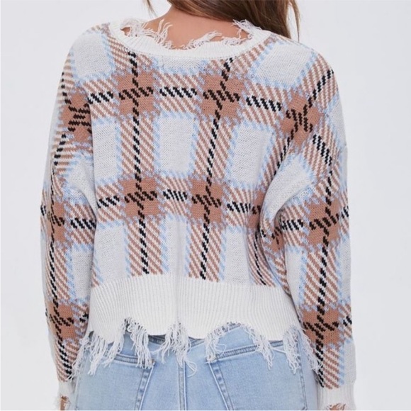NWT Forever 21 distressed but warm and super soft winter sweater. Size M - Picture 3 of 4